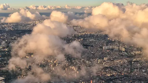 Nubes sobre una ciudad