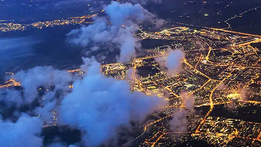 Nuvem da cidade à noite