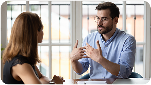 O PeopleStrong mantém os dados confidenciais dos clientes seguros, ao mesmo tempo em que oferece suporte ao trabalho remoto e híbrido