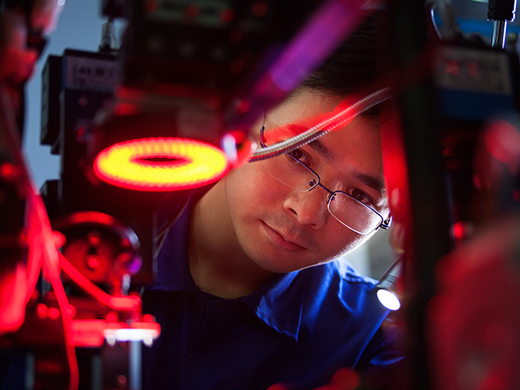 A KYOCERA AVX impulsiona a inovação e atende aos requisitos de segurança e conformidade de dados